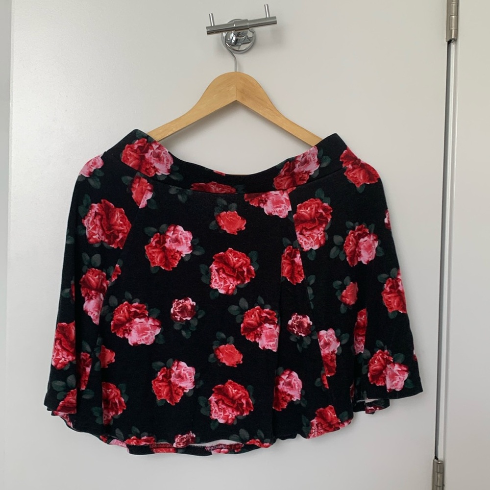 H&M Rose pattern skirt